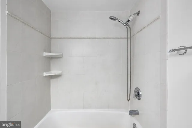 $235,000 | 5340 Holmes Run Parkway, Unit 1102, Alexandria, VA 22304