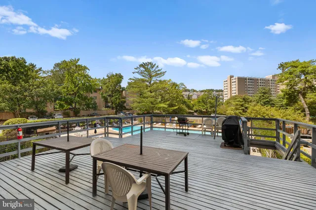$235,000 | 5340 Holmes Run Parkway, Unit 1102, Alexandria, VA 22304