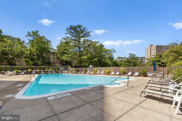 $235,000 | 5340 Holmes Run Parkway, Unit 1102, Alexandria, VA 22304