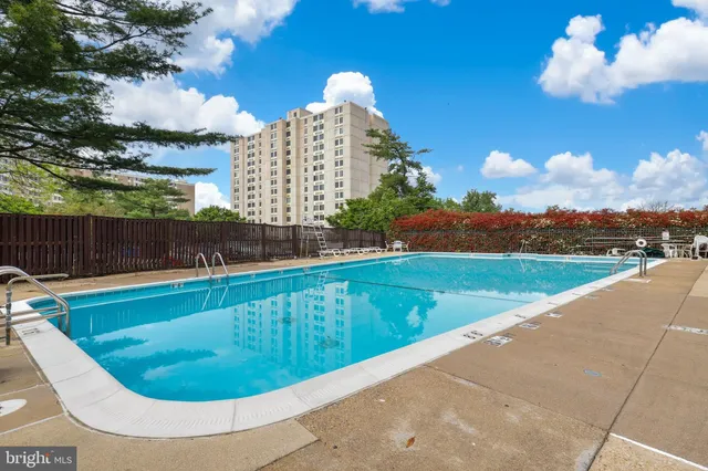 $235,000 | 5340 Holmes Run Parkway, Unit 1102, Alexandria, VA 22304