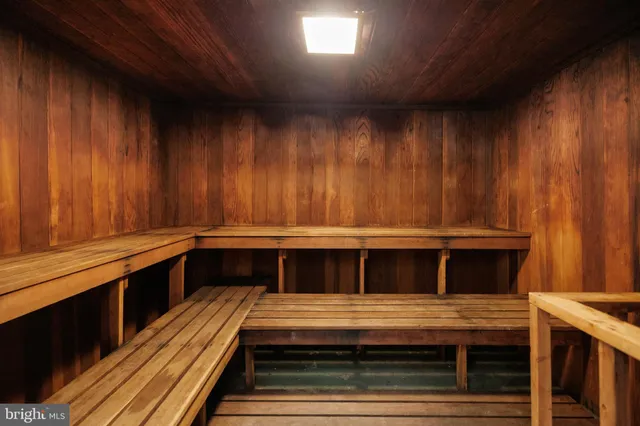 $235,000 | 5340 Holmes Run Parkway, Unit 1102, Alexandria, VA 22304