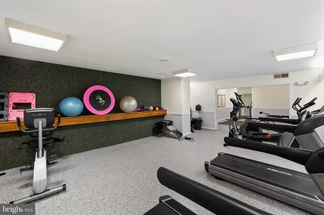 $235,000 | 5340 Holmes Run Parkway, Unit 1102, Alexandria, VA 22304