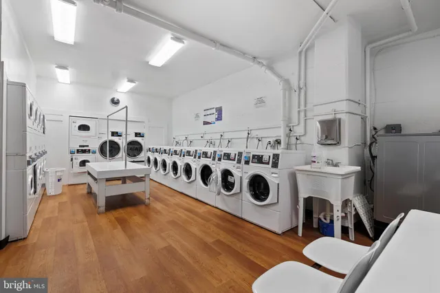 $235,000 | 5340 Holmes Run Parkway, Unit 1102, Alexandria, VA 22304