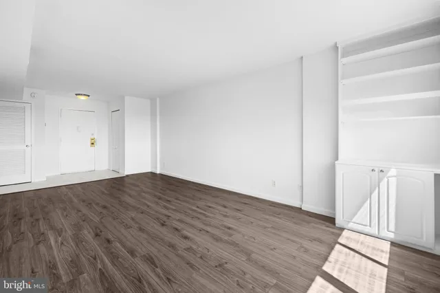 $235,000 | 5340 Holmes Run Parkway, Unit 1102, Alexandria, VA 22304