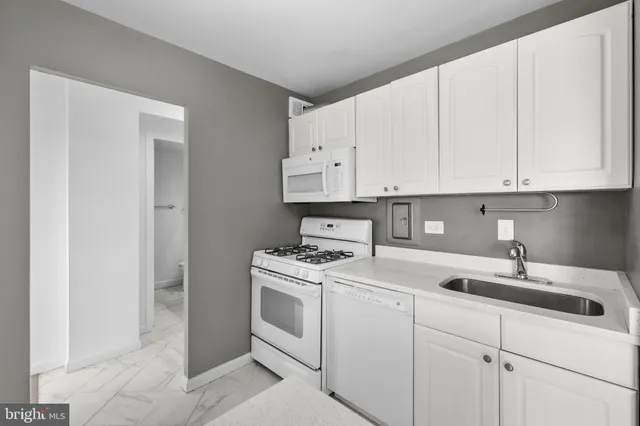 $235,000 | 5340 Holmes Run Parkway, Unit 1102, Alexandria, VA 22304