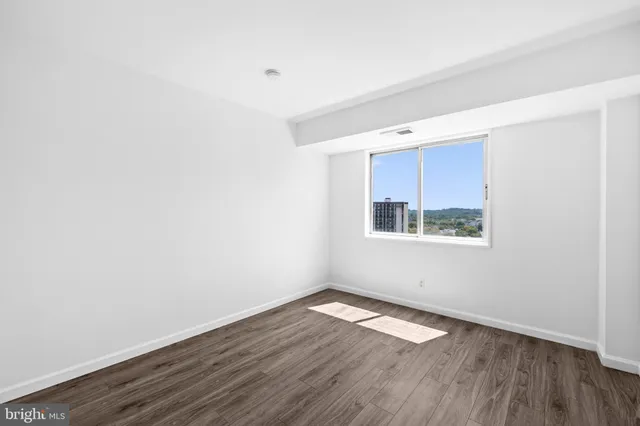 $235,000 | 5340 Holmes Run Parkway, Unit 1102, Alexandria, VA 22304