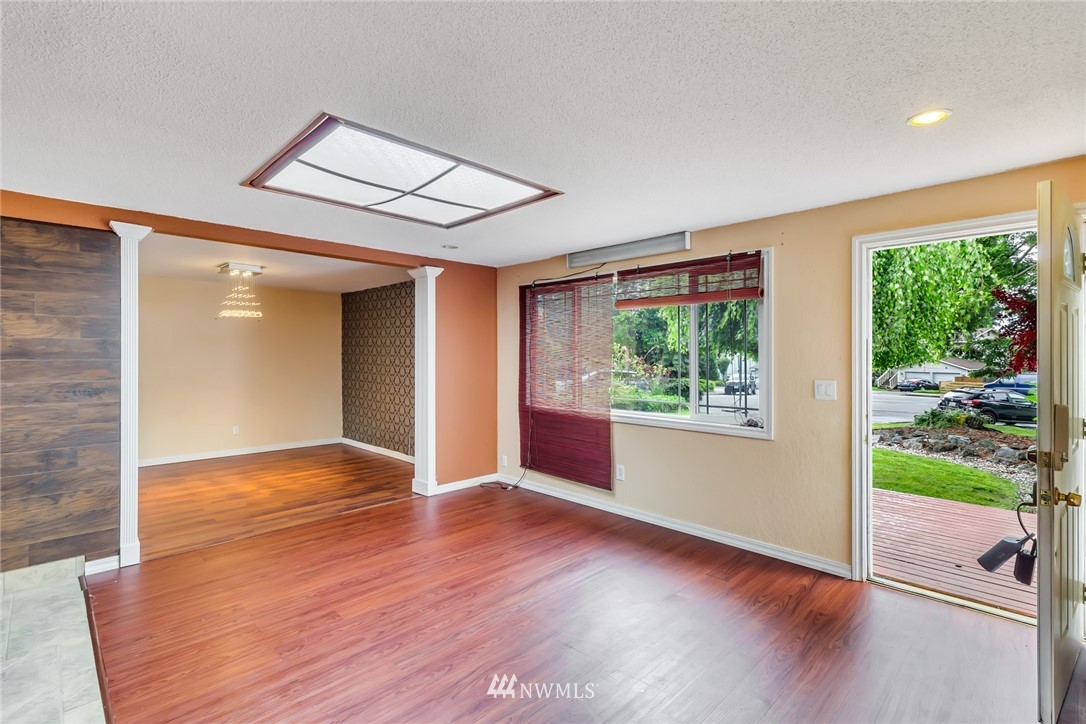 709 204th Street Southeast Bothell, WA 98012 - Photo 3 of 15