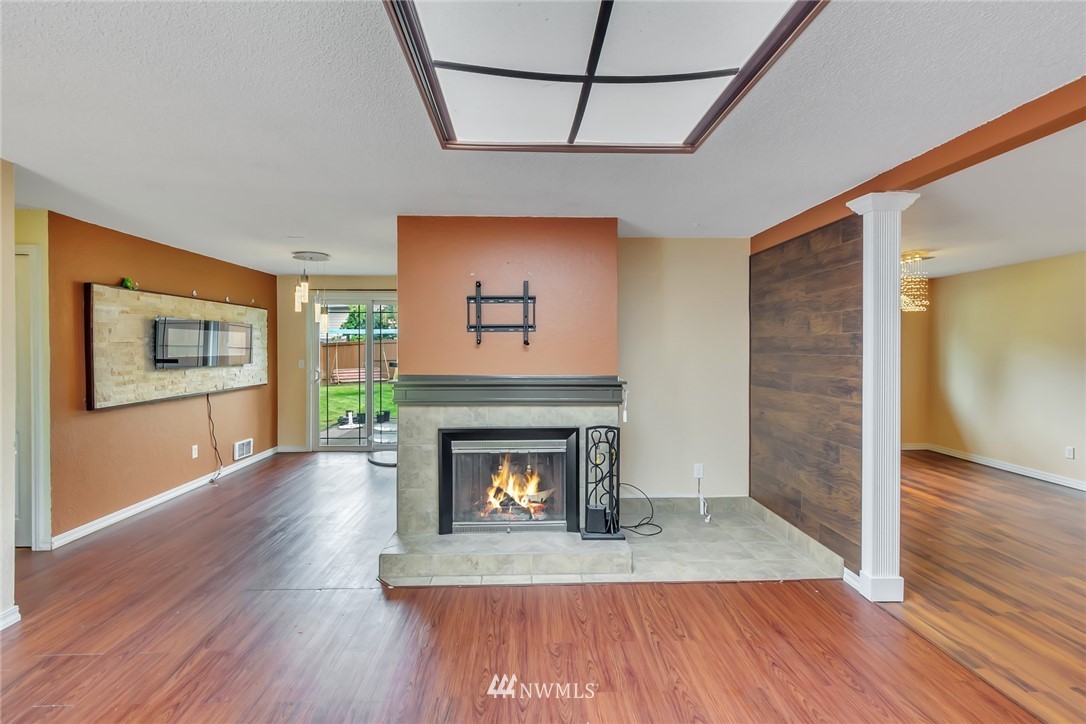 709 204th Street Southeast Bothell, WA 98012 - Photo 4 of 15