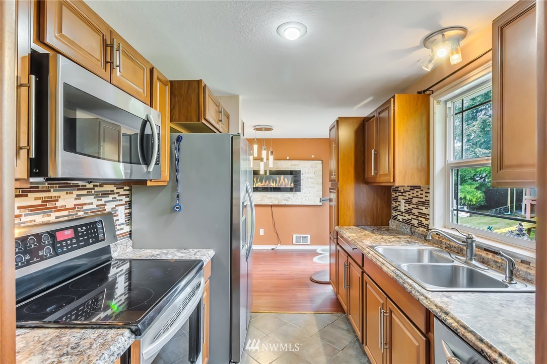 709 204th Street Southeast Bothell, WA 98012 - Photo 6 of 15
