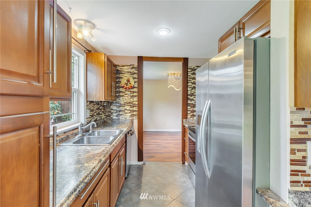 709 204th Street Southeast Bothell, WA 98012 - Photo 7 of 15