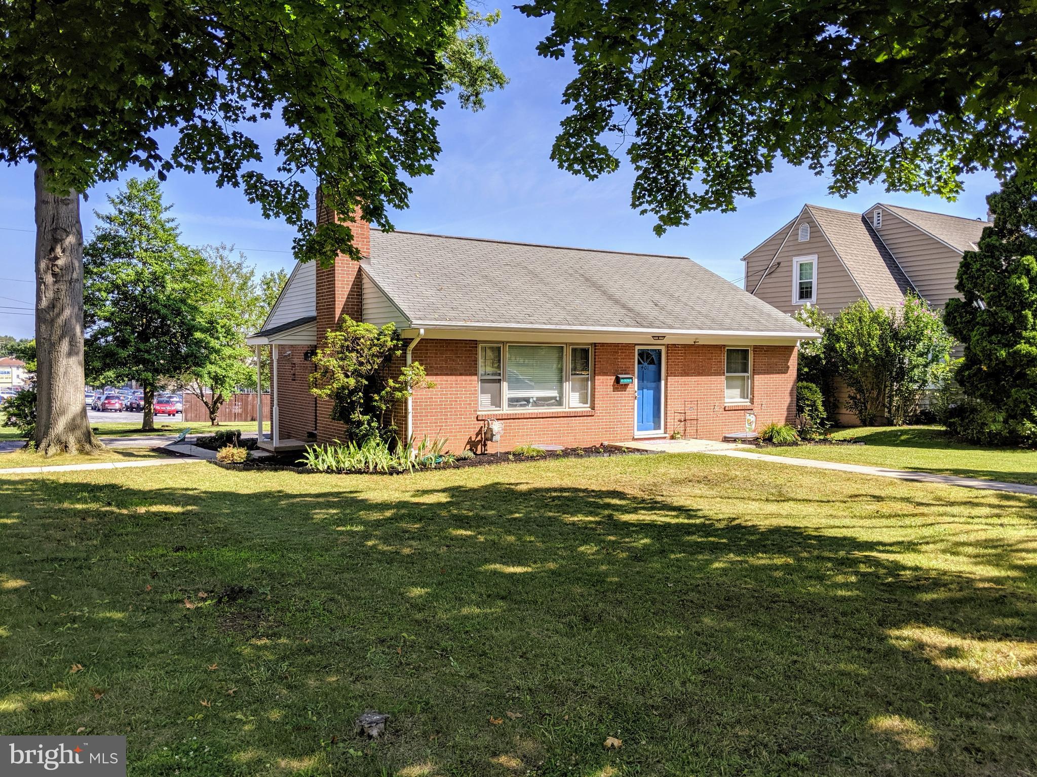 401 Creston Road York, PA 17403 - Photo 2 of 43 Gallery Image 2