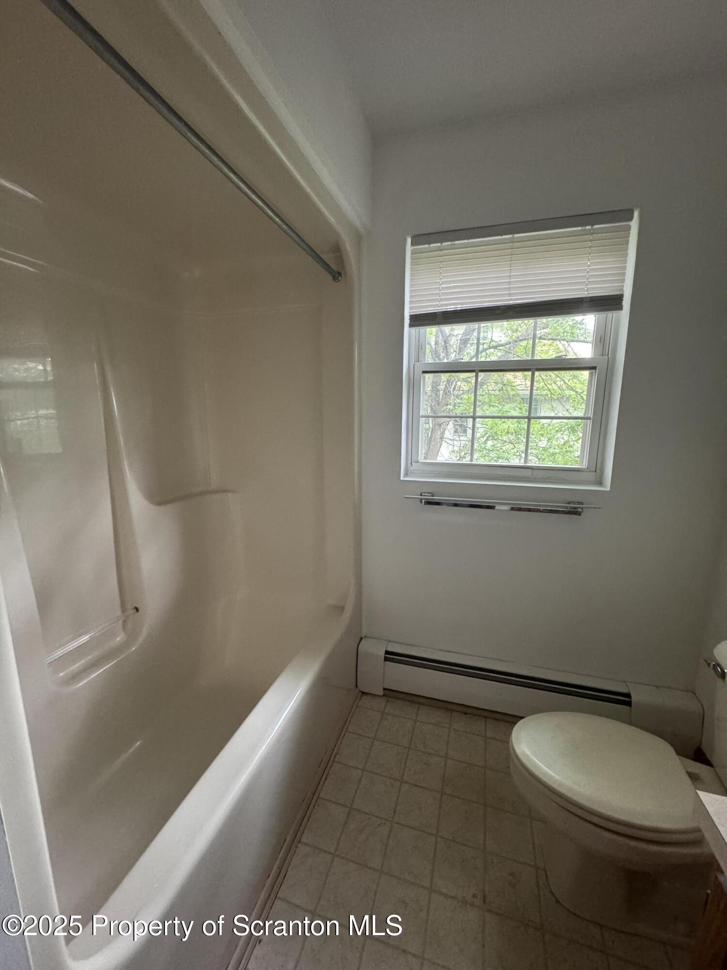 622 Terrace Street, Unit 2L Dunmore, PA 18512 - Photo 7 of 11 IMG_4413