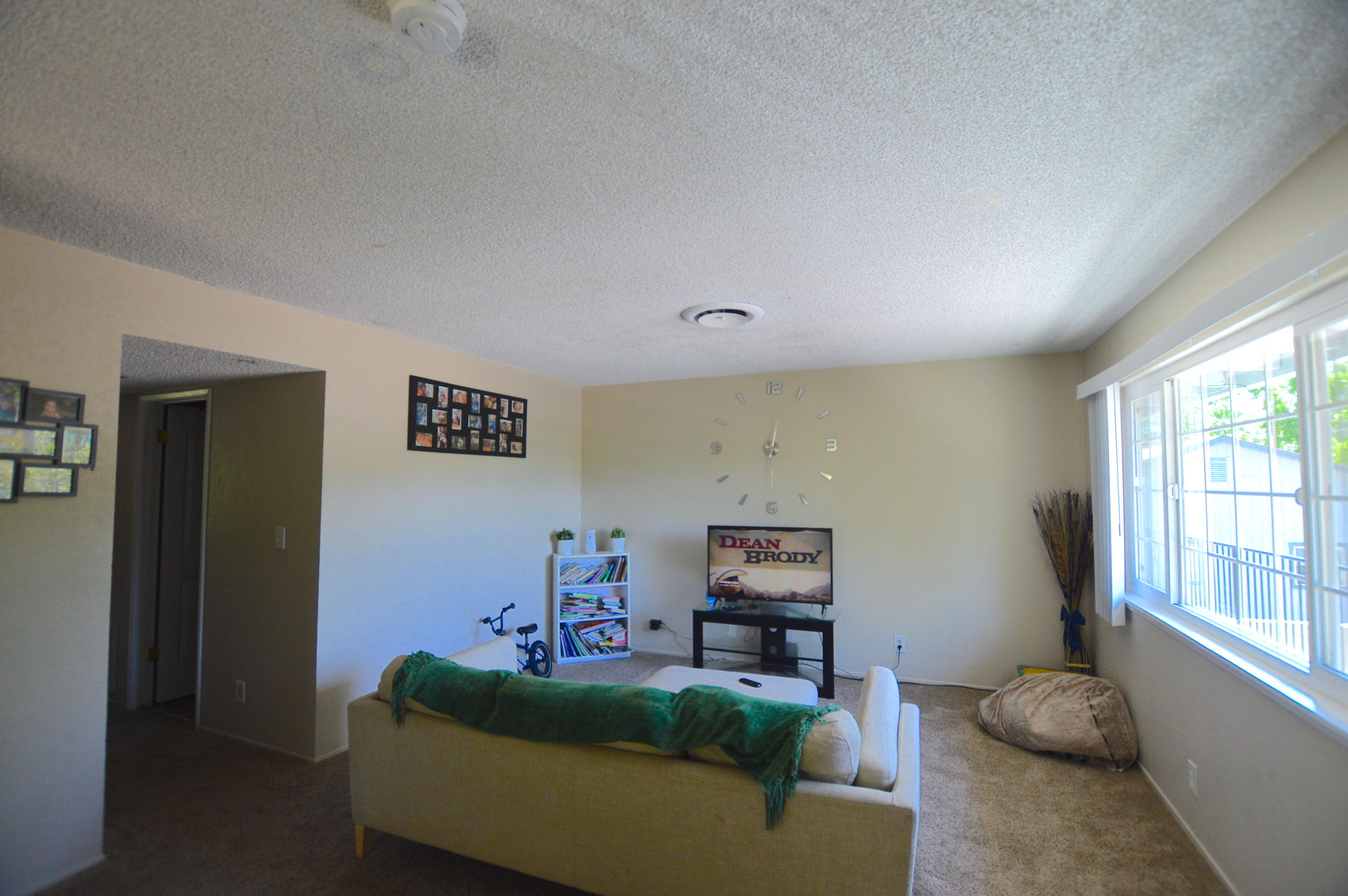 1005 Layton Road Redding, CA 96002 - Photo 2 of 17 a living room with furniture and a window