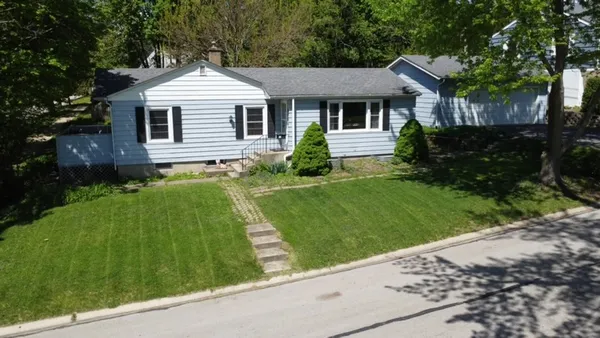 $399,900 | 916 South 6th Avenue, St. Charles, IL 60174