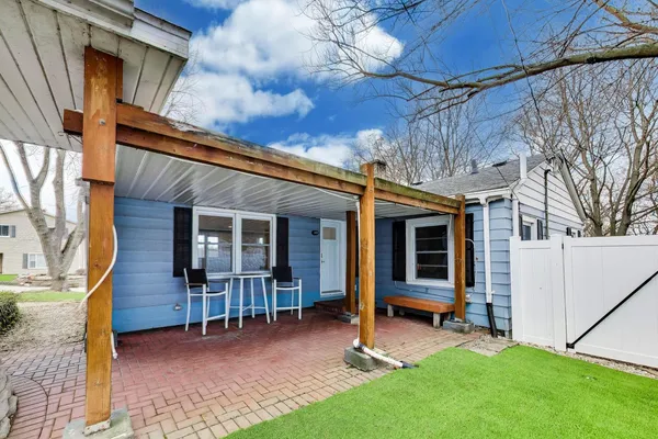 $399,900 | 916 South 6th Avenue, St. Charles, IL 60174