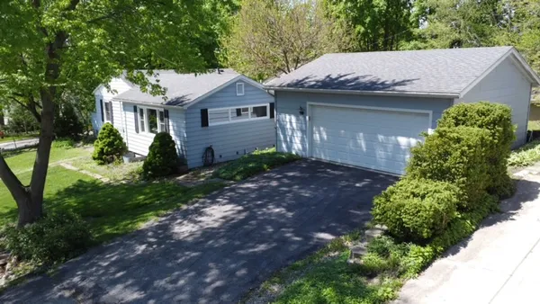 $399,900 | 916 South 6th Avenue, St. Charles, IL 60174