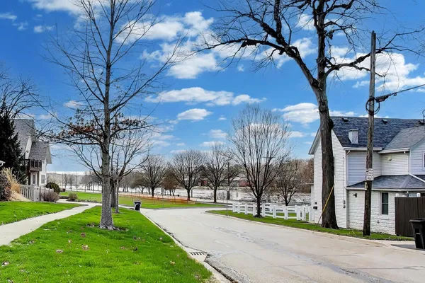 $399,900 | 916 South 6th Avenue, St. Charles, IL 60174