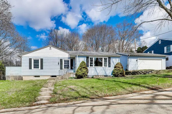 $399,900 | 916 South 6th Avenue, St. Charles, IL 60174