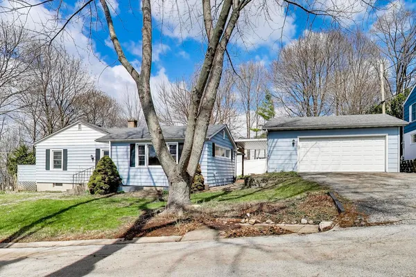 $399,900 | 916 South 6th Avenue, St. Charles, IL 60174