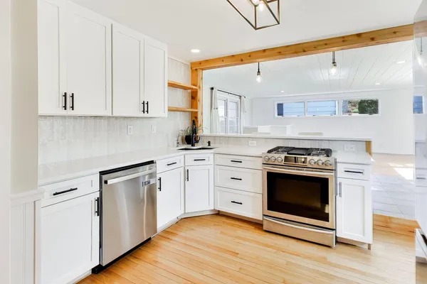 $399,900 | 916 South 6th Avenue, St. Charles, IL 60174