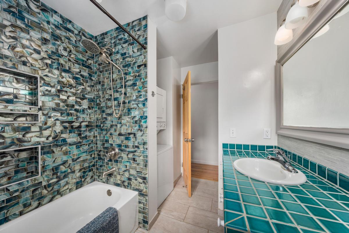 83-5434 Middle Keei Road Captain Cook, HI 96704 - Photo 13 of 30 a bathroom with a bathtub and shower