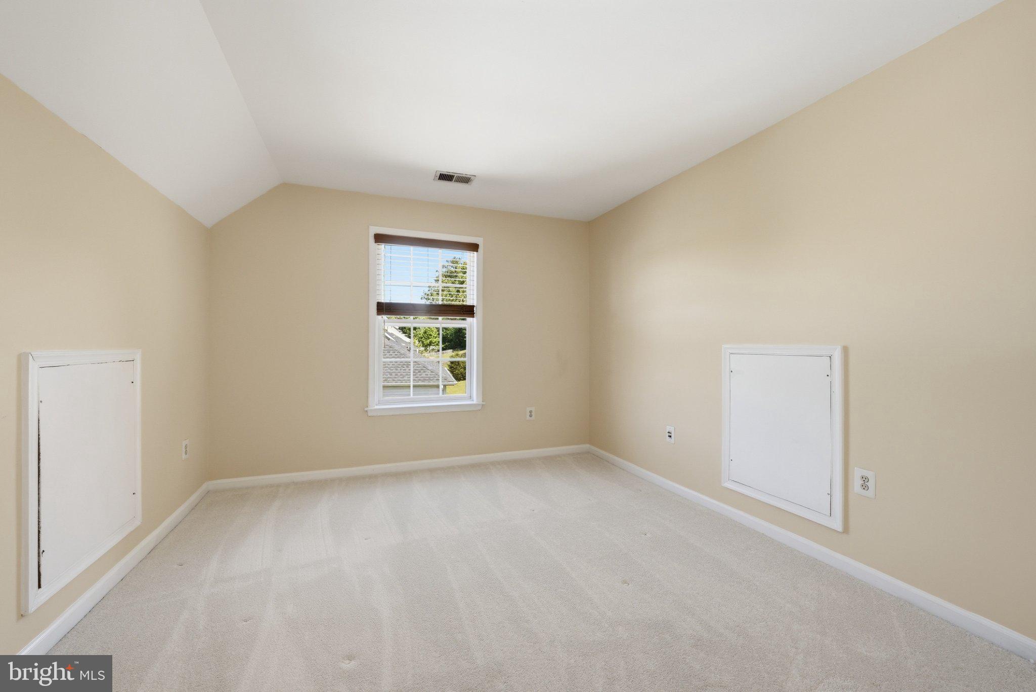 3679 Expedition Drive Triangle, VA 22172 - Photo 44 of 65 an empty room with windows