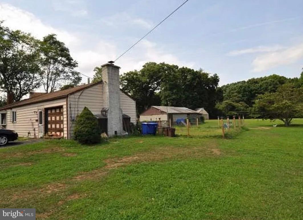 2091 Old York Road Burlington, NJ 08016 - Photo 17 of 20 Charming home on spacious green lot.