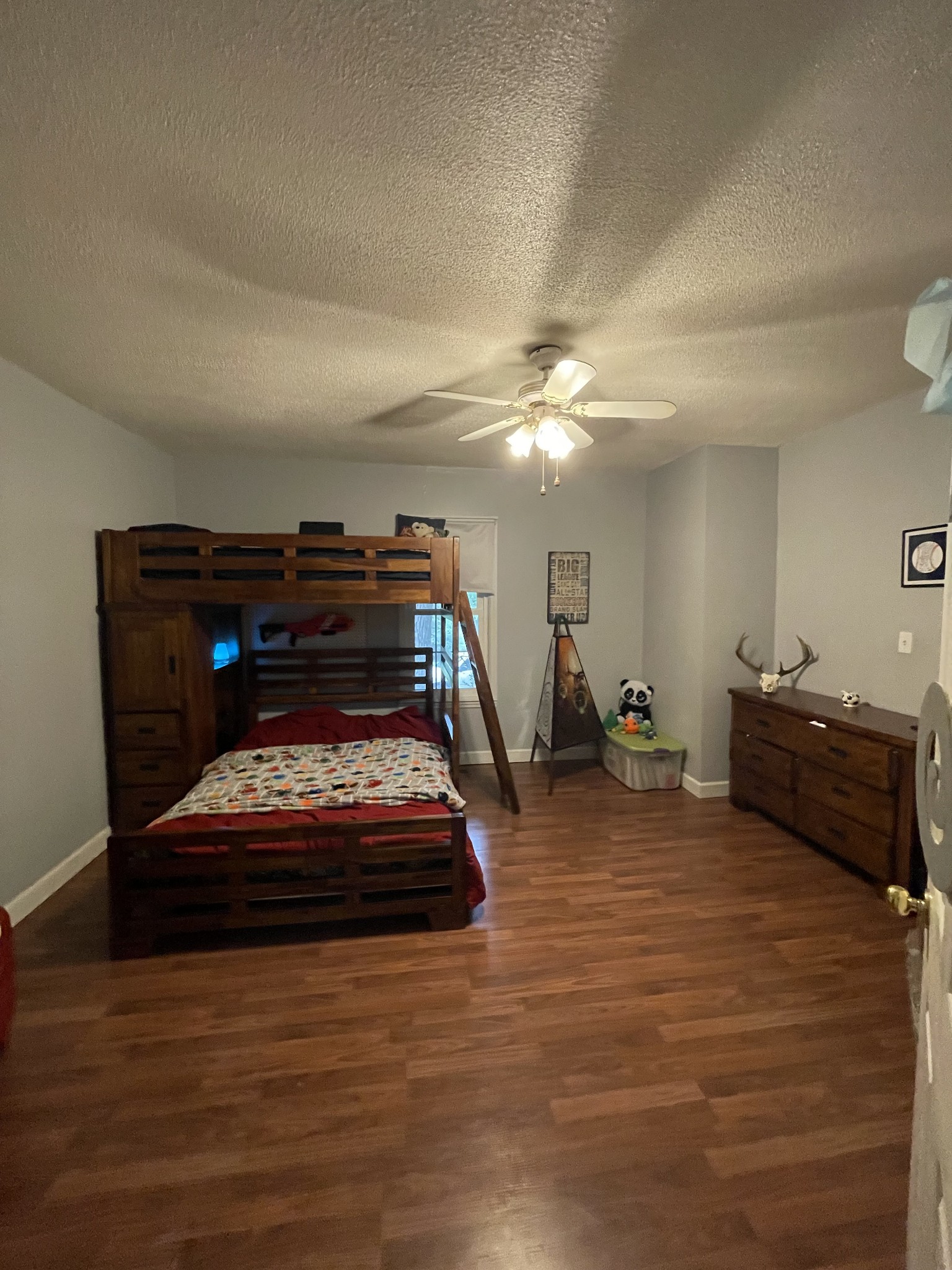70 Price Jenkins Road Leoma, TN 38468 - Photo 22 of 36 a living room with furniture and a flat screen tv
