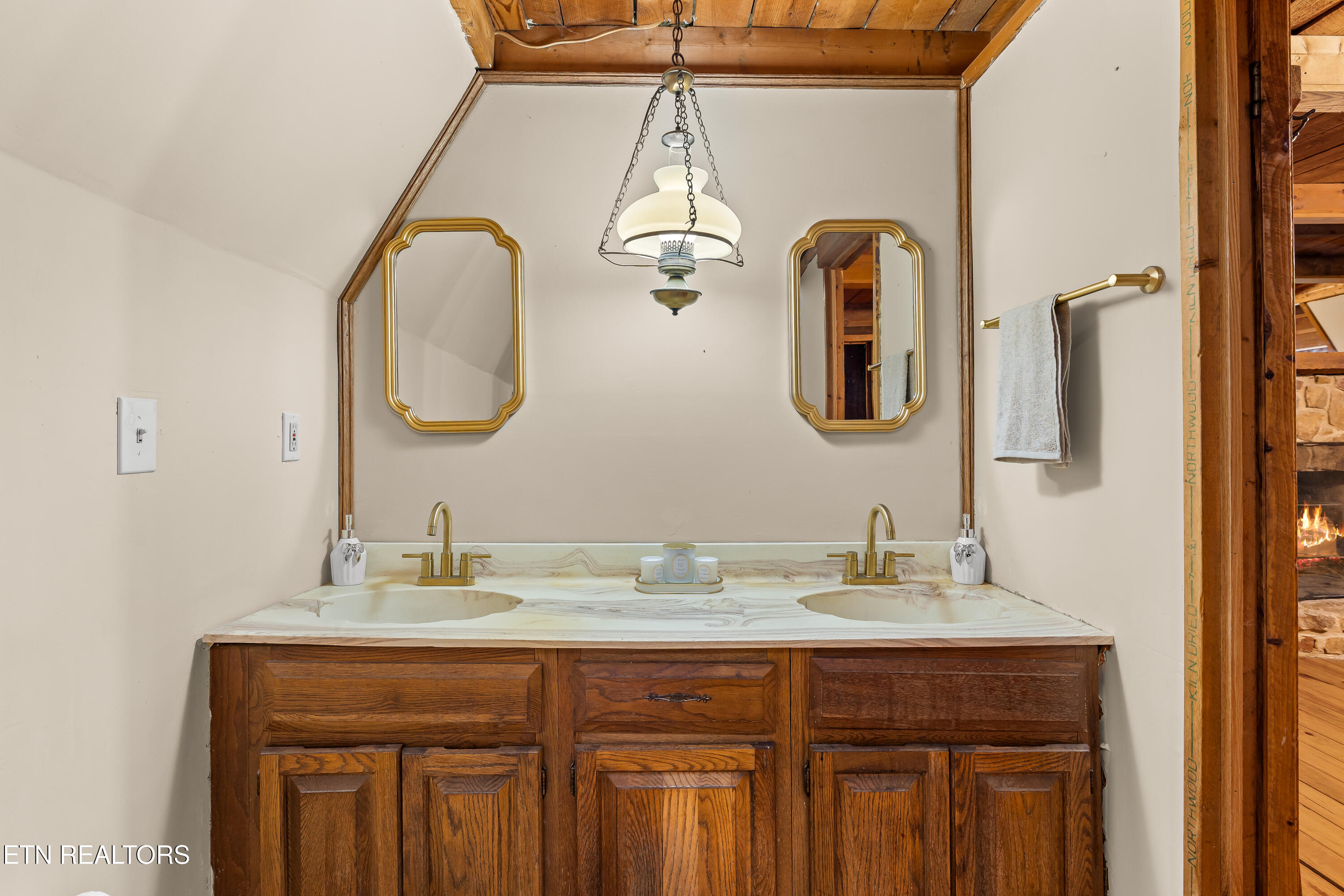 143 Old Cove Road Walland, TN 37886 - Photo 33 of 49 Bath joins primary bedroom