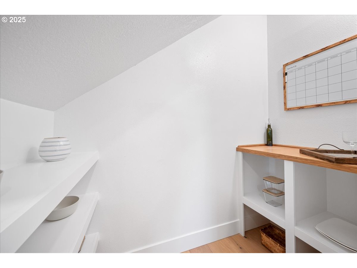 4130 Southwest Chesapeak Avenue Portland, OR 97239 - Photo 11 of 25