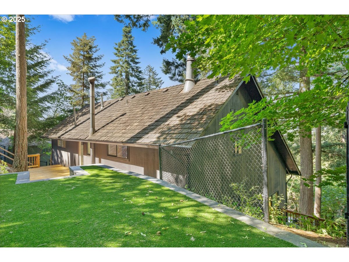 4130 Southwest Chesapeak Avenue Portland, OR 97239 - Photo 20 of 25