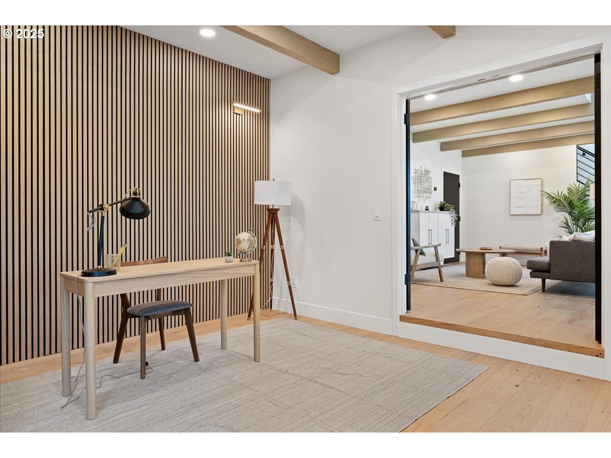 4130 Southwest Chesapeak Avenue Portland, OR 97239 - Photo 4 of 25