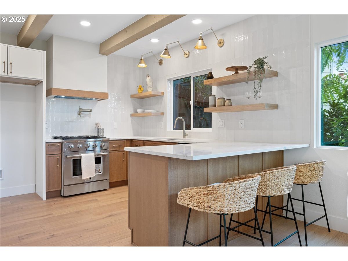 4130 Southwest Chesapeak Avenue Portland, OR 97239 - Photo 8 of 25