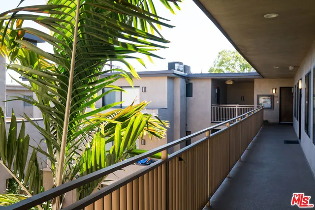 a view of a pathway of a house