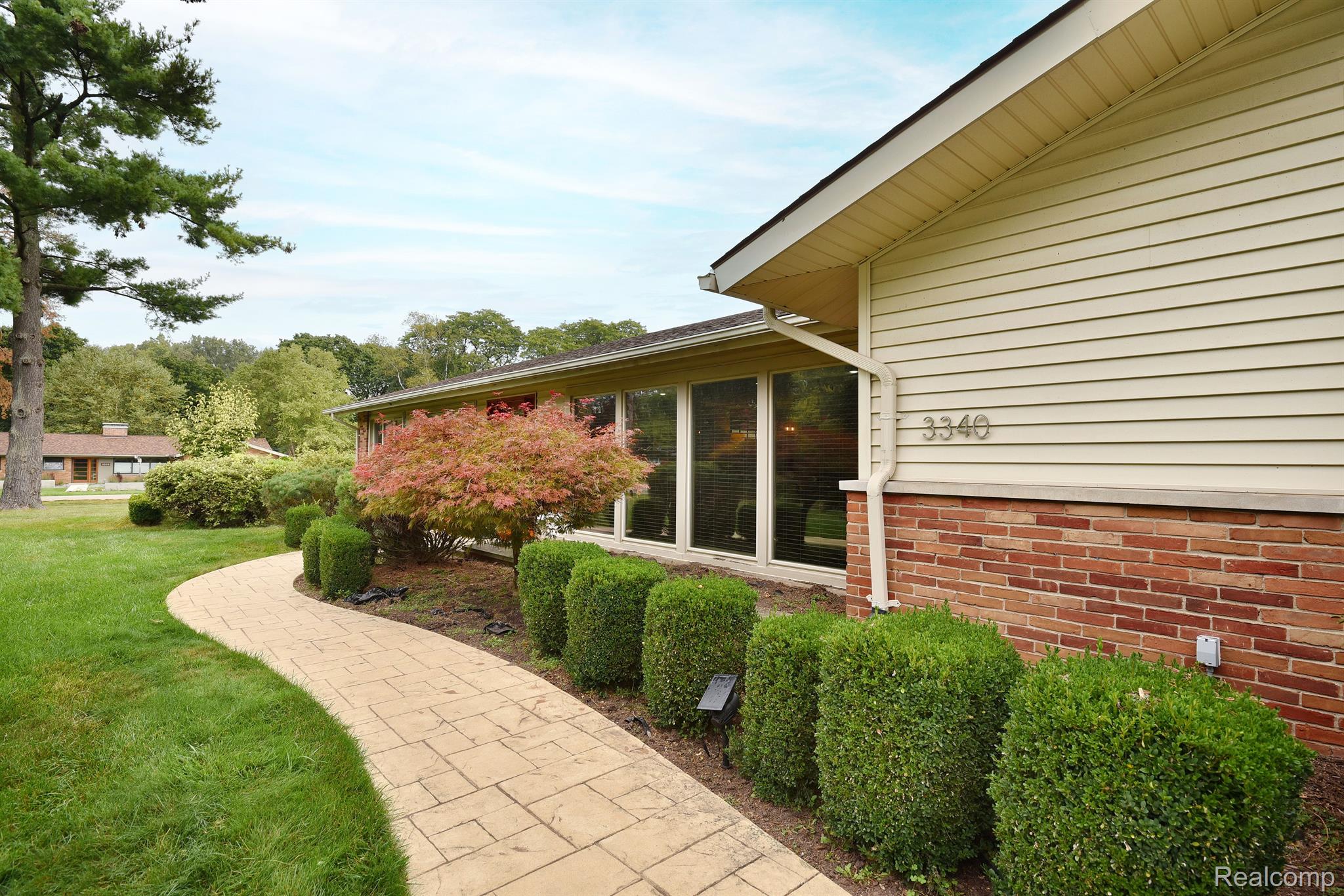3340 Upton Drive Troy, MI 48084 - Photo 2 of 31 Gallery Image 2