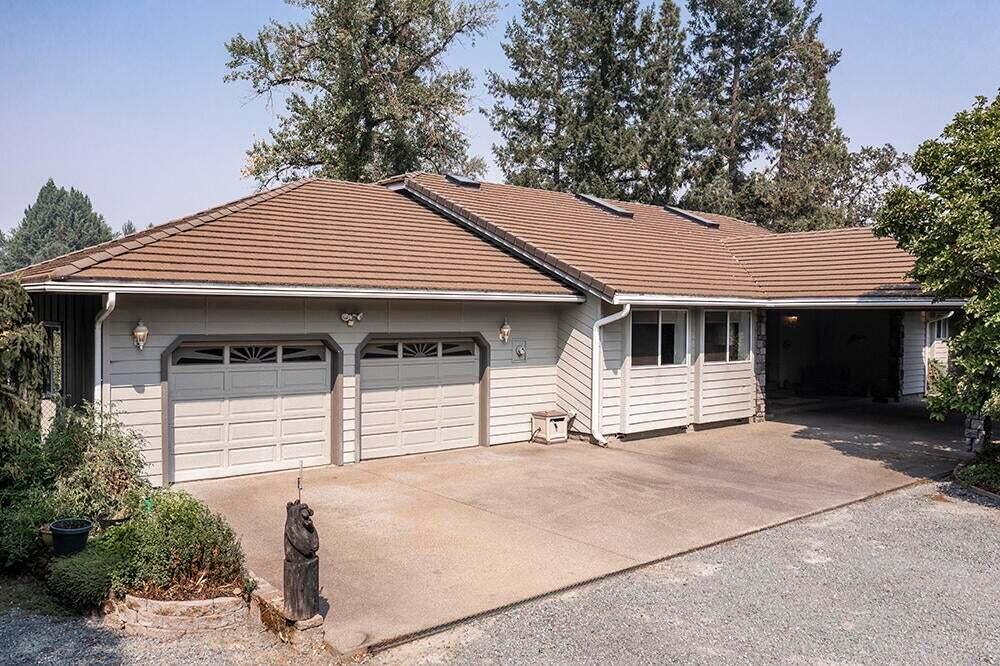 4118 Leonard Road Grants Pass, OR 97527 - Photo 9 of 37 a front view of a house with garage
