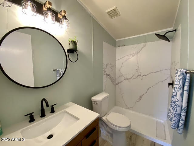 723 Finnie Flat Road, Unit 132 Camp Verde, AZ 86322 - Photo 5 of 58 a bathroom with a sink a toilet and a mirror