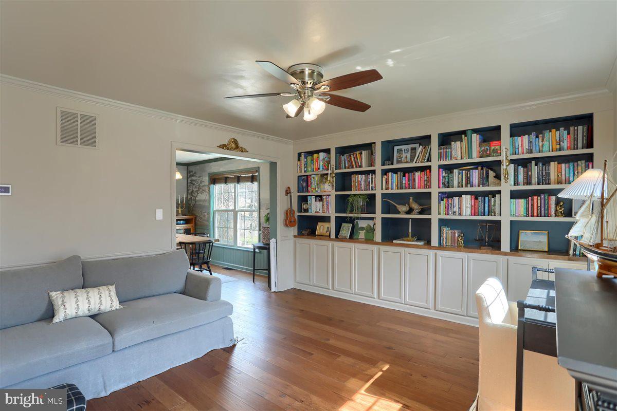 616 Eastpoint Road New Freedom, PA 17349 - Photo 6 of 51 Living room with built-ins