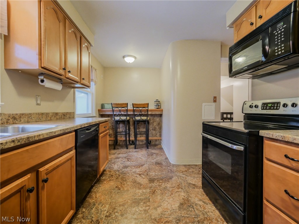 4907 Farnhurst Road Cleveland, OH 44124 - Photo 9 of 33