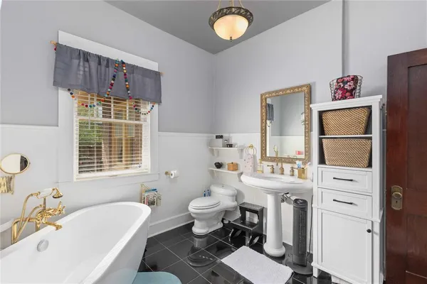 $355,000 | 1700 Austin Avenue, Brownwood, TX 76801
