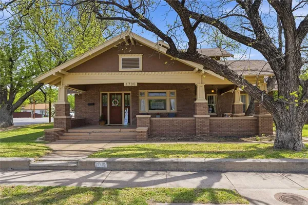 $355,000 | 1700 Austin Avenue, Brownwood, TX 76801