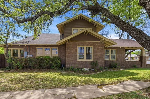 $355,000 | 1700 Austin Avenue, Brownwood, TX 76801