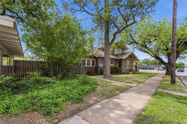 $355,000 | 1700 Austin Avenue, Brownwood, TX 76801