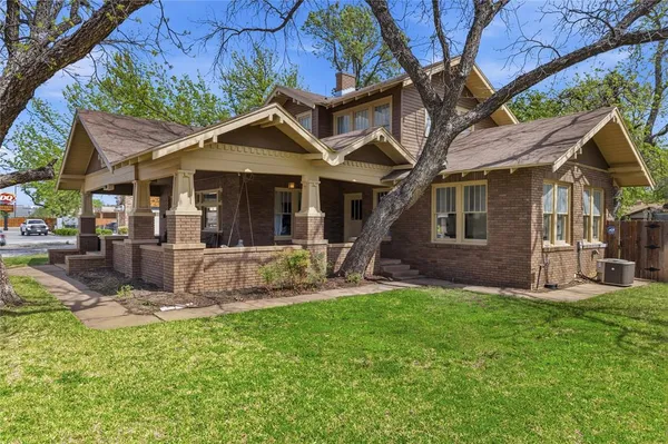 $355,000 | 1700 Austin Avenue, Brownwood, TX 76801