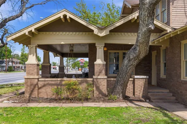 $355,000 | 1700 Austin Avenue, Brownwood, TX 76801