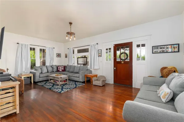 $355,000 | 1700 Austin Avenue, Brownwood, TX 76801