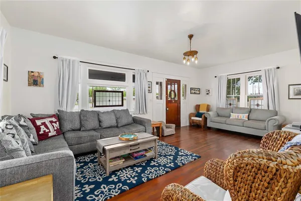 $355,000 | 1700 Austin Avenue, Brownwood, TX 76801