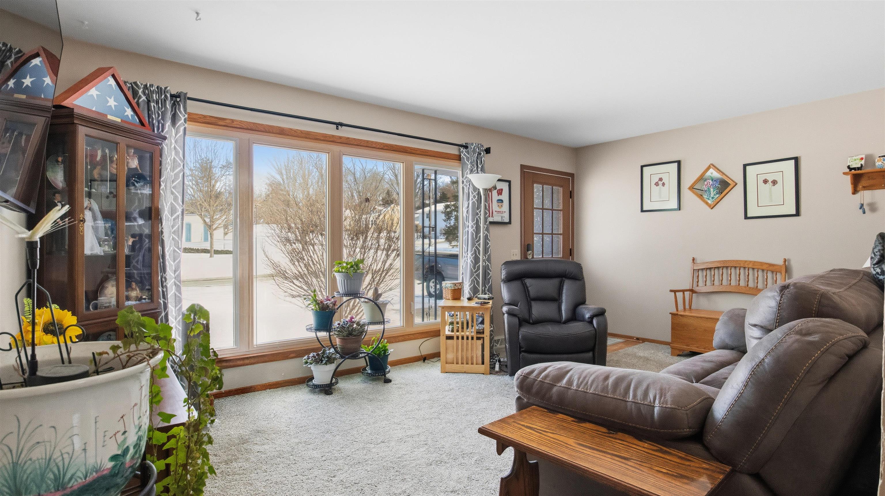 404 Anderson Street DeForest, WI 53532 - Photo 5 of 46