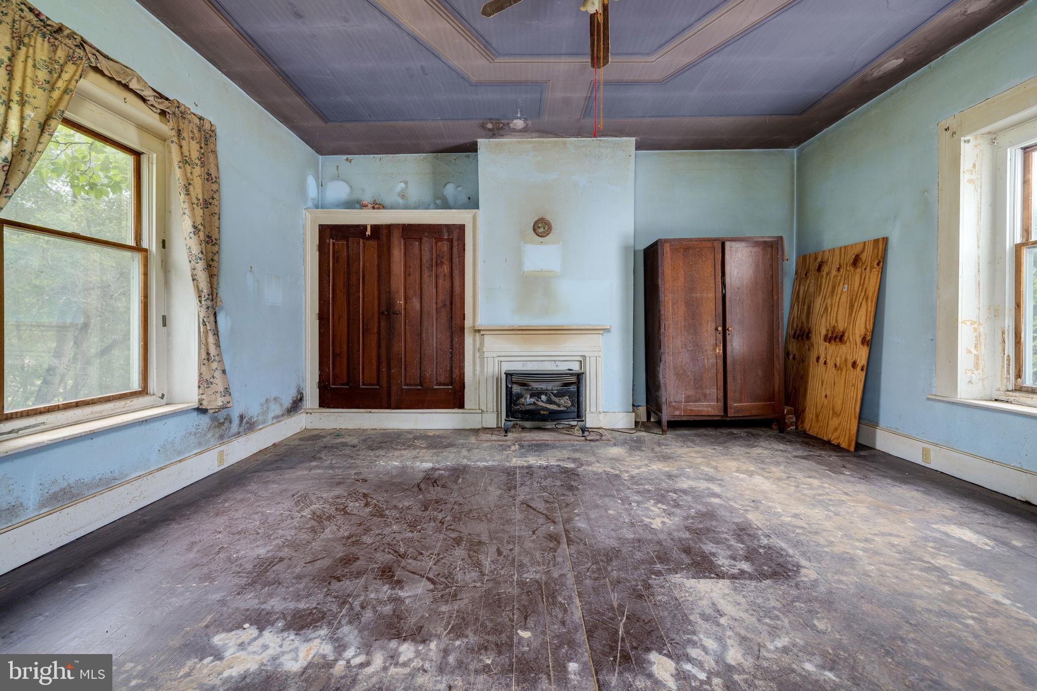 501 South Fork Road Luray, VA 22835 - Photo 14 of 79 an empty room with windows and closet