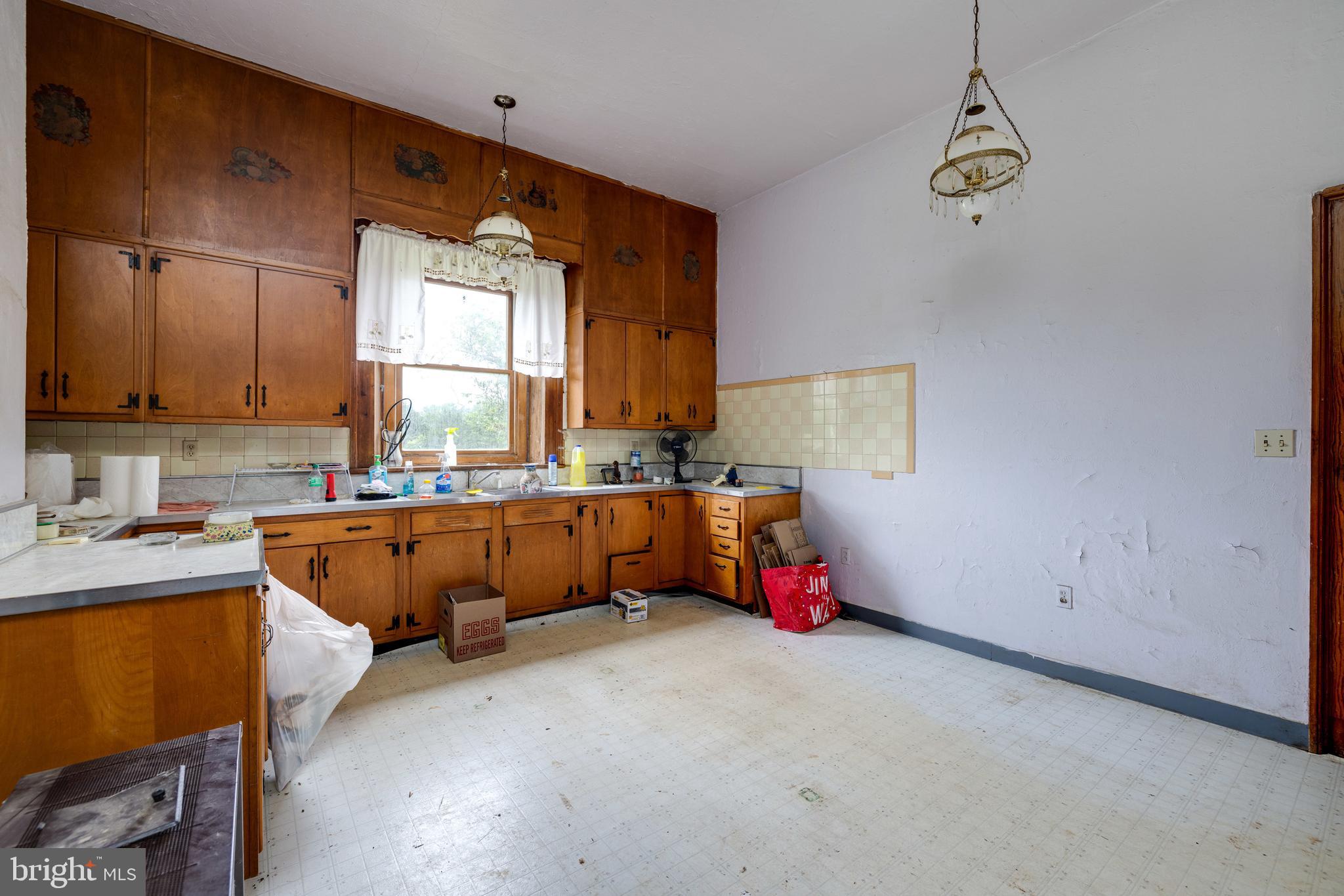 501 South Fork Road Luray, VA 22835 - Photo 24 of 79 a bathroom with a tub sink and mirror